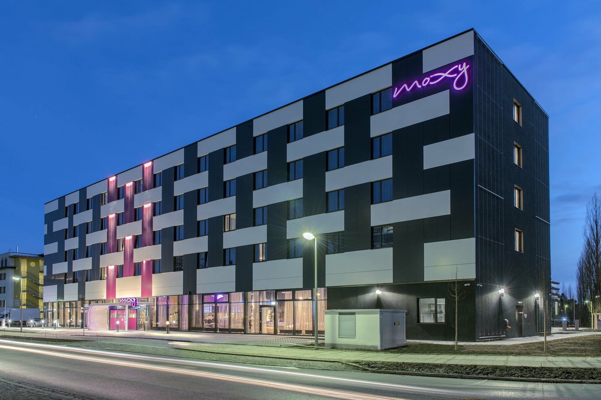 Moxy Munich Messe Hotel Ашхайм Екстериор снимка